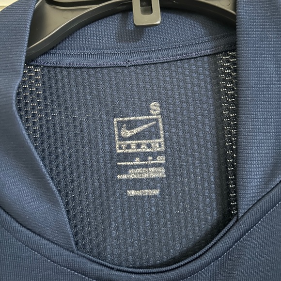 Nike Mens Activewear Short Sleeve Shirt - Picture 2 of 6